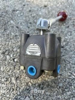Barksdale D1T1R3HC3 Hydraulic Directional Control Valve 3000 PSI NOS USA
