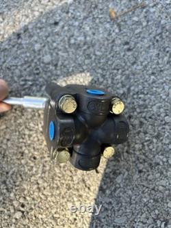 Barksdale D1T1R3HC3 Hydraulic Directional Control Valve 3000 PSI NOS USA
