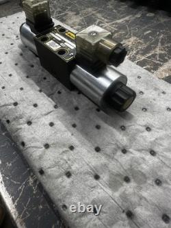 NEW UNUSED Parker D1VW020DNJP5 Hydraulic Directional Control Valve Asy GENUINE