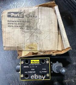 NOS Parker D3L4CV Lever Operated Hydraulic Directional Control Valve 5000 PSIl