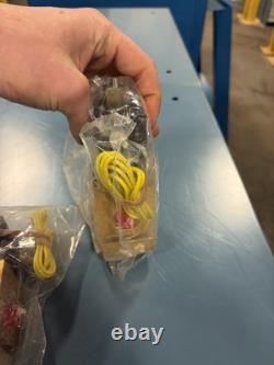 New Eaton Vickers Hydraulic Directional Valve Sv4-10-3m-6h-115ap