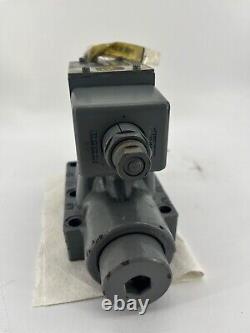 New Parker Hannifin D63W8C1Y Hydraulic Directional Control Valve 110V