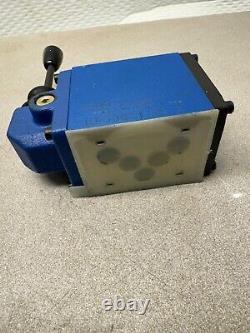 New Rexroth R900586919 Hydraulic Directional Valve 4wmm10j31