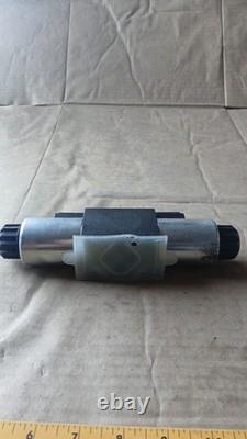 New Sauer Danfoss Hydraulic Directional Control Valve DCV03-3Y11-02400E12