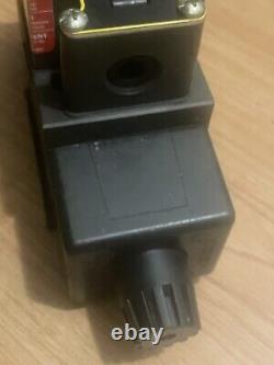 PARKER D3W11CNYC56 Hydraulic Directional Control Valve