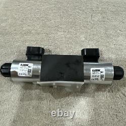 Parker D1VW004CNJW4 94 HYDRAULIC DIRECTIONAL CONTROL VALVE 24VDC Hz 1.39 4000PSI