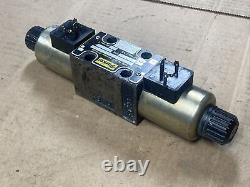 Parker D1VW4CNJWL75 Hydraulic Directional Control Valve 24VDC FAST SHIPPING