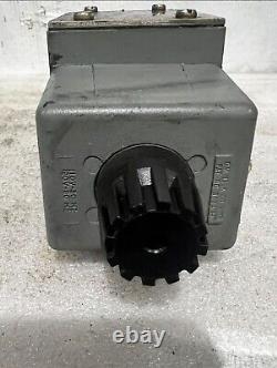 Parker Hannifin Hydraulic Directional Control Valve D3W1CNYC 32. FREE SHIP