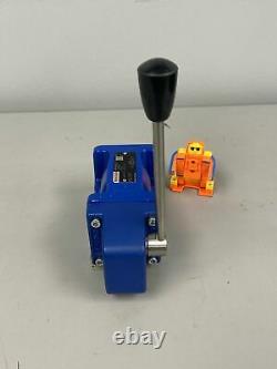 Rexroth Bosch R901350264 Hydraulic Directional Control Valve with Lever, 4WMM 10 J
