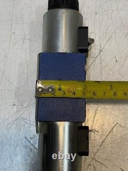 Rexroth R900567497 Hydraulic Double Solenoid Directional Valve USED