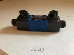 Rexroth R978017737 4WE62/EW110N9K4/62 Hydraulic Directional Valve Oil