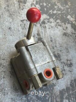 Snap-Tite Hydraulic Directional Control Valve P4330HTMD