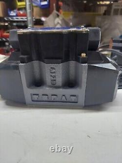 TOKIMEC DG4V-5-8C-M-PL-T-6-40 HYDRAULIC DIRECTIONAL CONTROL VALVE AC100V 50/60Hz