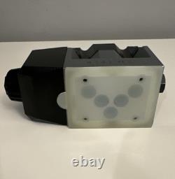 Tokyo Keiki DG4V-5-2A-M-PL-T-6-50 Hydraulic Directional Control Valve 100/110vac