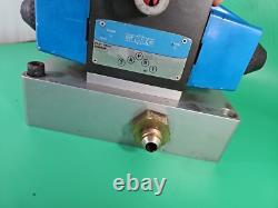 Vickers D05 Hydraulic Directional Valve 120v Double Solenoid