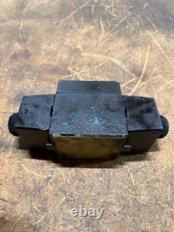 Vickers DG4S4W-012C-BB-60 S410 Hydraulic Directional Control Solenoid Valve NEW