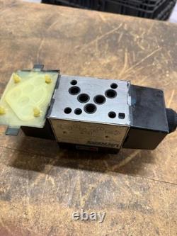Vickers DG4S4W-012C-BB-60 S410 Hydraulic Directional Control Solenoid Valve NEW