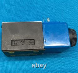 Vickers DG4V-3-2C-M-U-H7-60 529760 24VDC Hydraulic Directional Valve