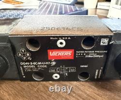 Vickers DG4V-3-6C-M-U-H7-60 565465 Hydraulic Directional Valve 16 gpm