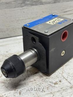 Vickers Eaton DG4S4-012N-B-60 / 879137 Hydraulic Directional Valve Nice