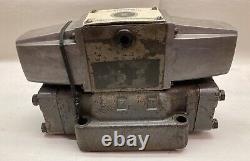 Vickers, F3-DG5S4-062C-50,4-Way Hydraulic Directional Valve with Valve Block