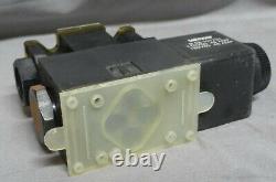 Vickers REVERSIBLE HYDRAULIC DIRECTIONAL CONTROL DG4V-3S-22A-M-FW-B5-60 NEW