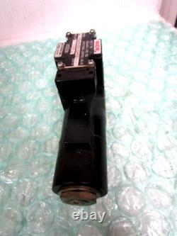 (1) Vanne de contrôle directionnel hydraulique solénoïde Nachi S-G01-C6-GRZ-D19-9390A