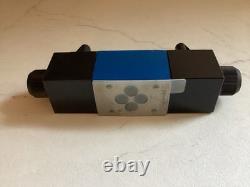 Distributeur hydraulique directionnel pour huile Rexroth R978017737 4WE62/EW110N9K4/62