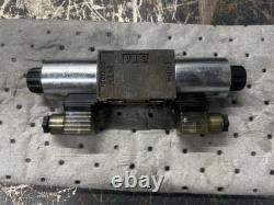 Nouveau, jamais utilisé, valve de commande directionnelle hydraulique Parker D1VW020DNJP5, ensemble d'origine authentique