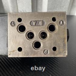 Parker D3W1FVY 14 Vanne de commande directionnelle hydraulique, solénoïde 120 Vac, 3000 psi