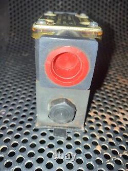 Van Parker D1VW020BNJG5 Valve de contrôle directionnel hydraulique. 24VDC