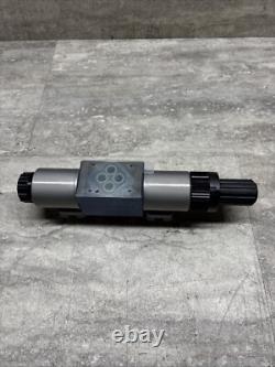 Vanne de contrôle directionnelle / proportionnelle hydraulique Rexroth Bosch R900953729, neuve
