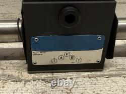 Vickers Eaton DG4S4-012N-B-60 / 879137 Vanne Directionnelle Hydraulique Nice